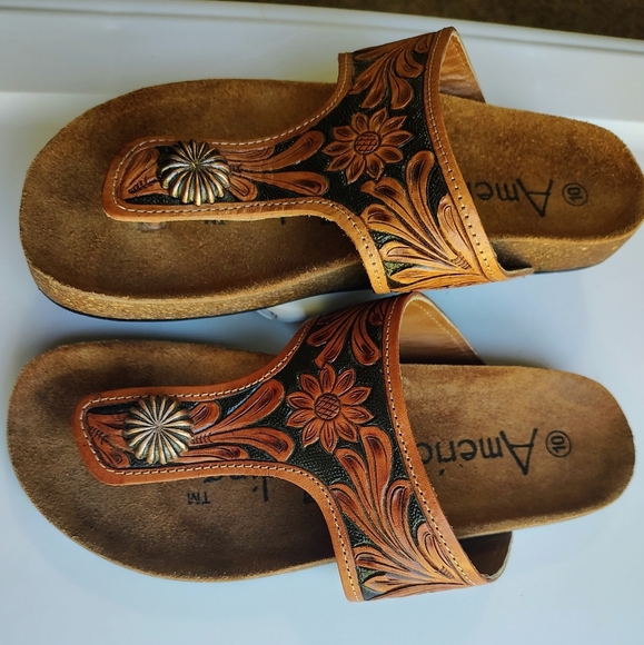 American Darling hand-carved genuine leather flip-flop sandals,women's sz 10. - Picture 16 of 17